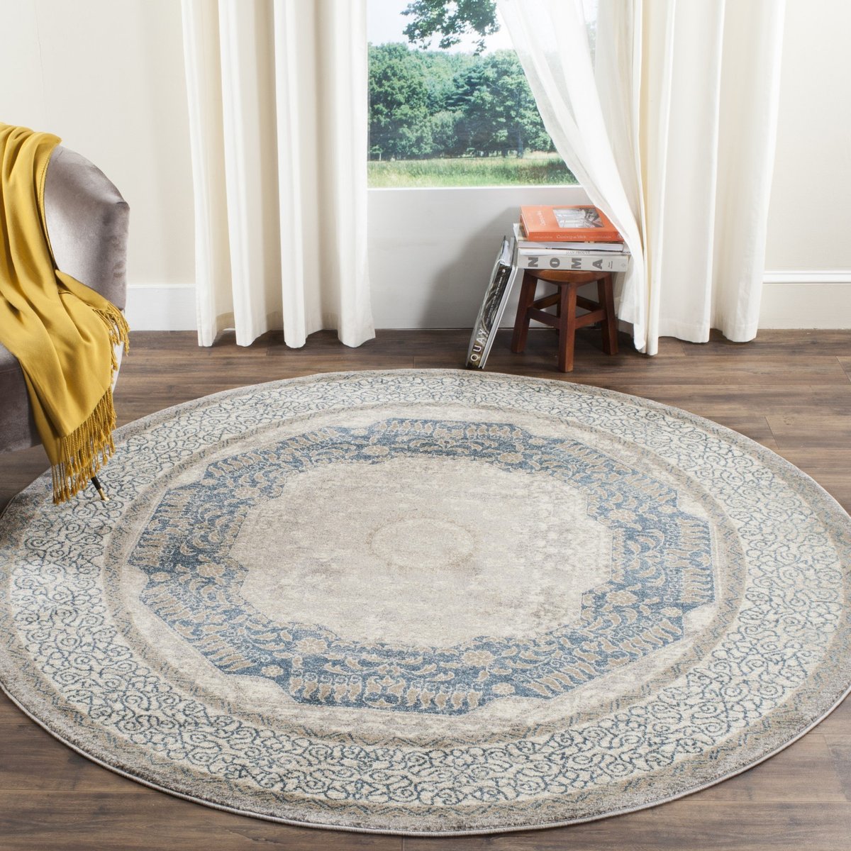 Sophia Classic Traditional 7'7 Round Hand Carved Area Rug in Ivory