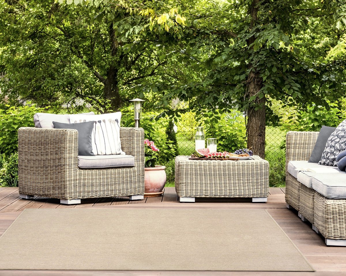 Round rug for queen size bed
