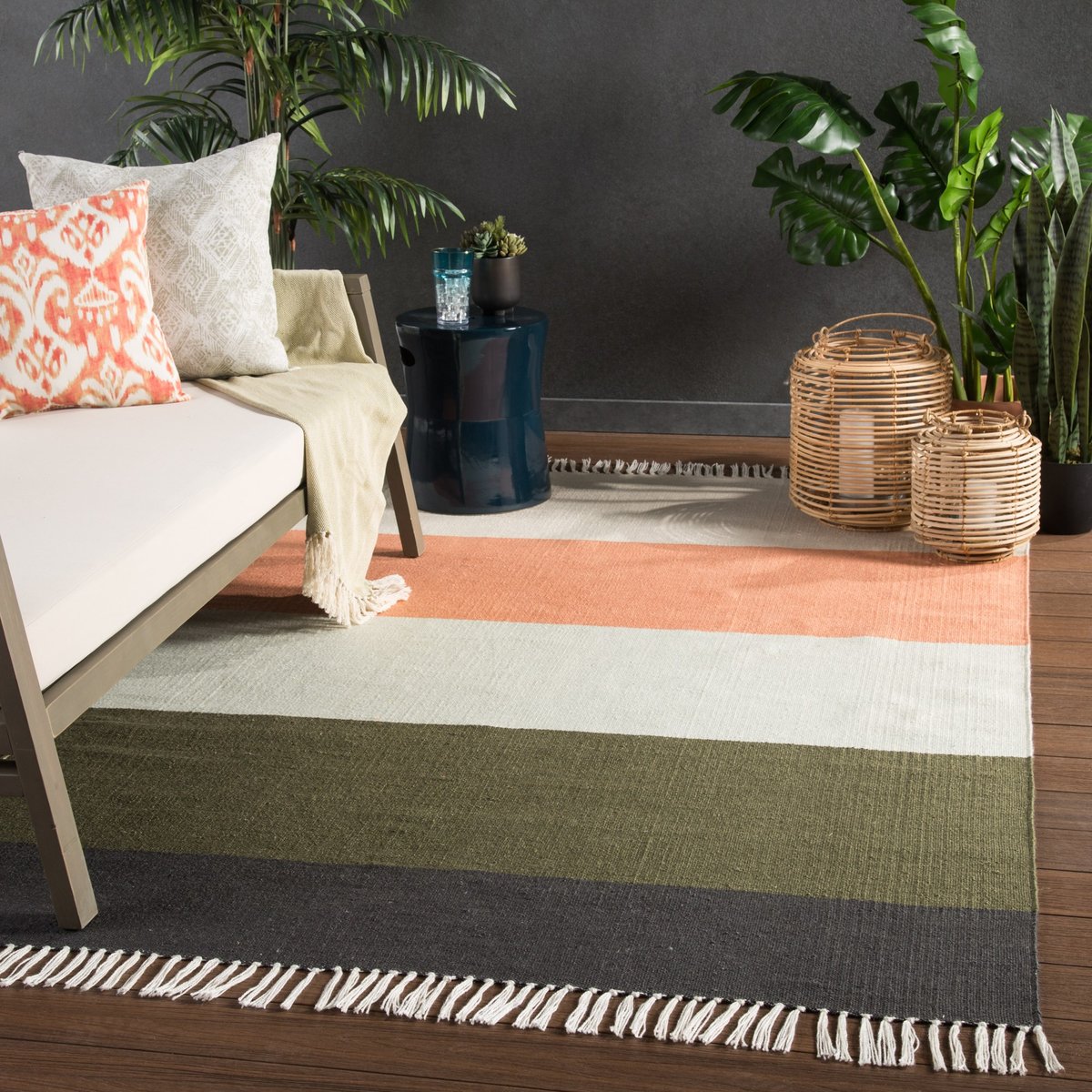Soothing Stripes Outdoor Rug Ideas
