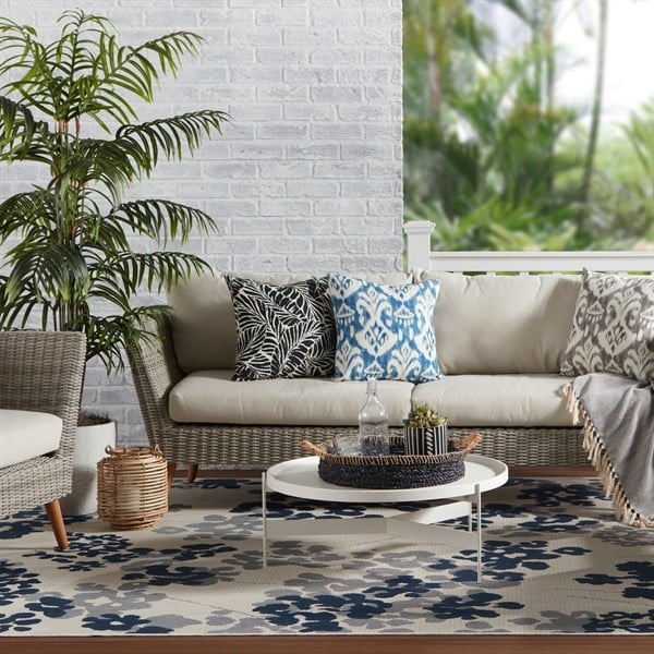 Calming Blues Outdoor Decor Ideas