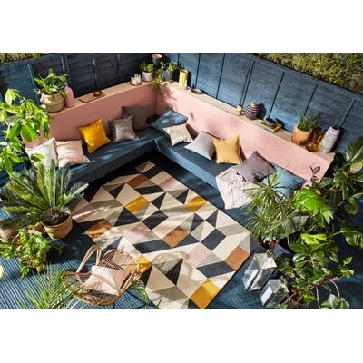 Nuevo Nuevo Blush Hand-Tufted Outdoor Area Rug