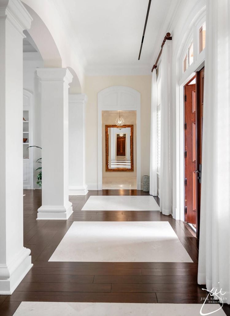 Make a Grand Entrance with an Entryway Rug - Homilo